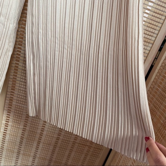 ZARA Cream Pleated wide leg Palazzo Pants M - Picture 3 of 9